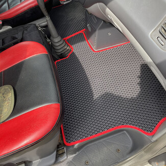 Ворсовые коврики на Mitsubishi Space Gear 1994 - 2007 в Севастополе Ворсовые коврики на Mitsubishi Space Gear 1994 - 2007 в Севастополе