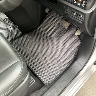 Коврики на Toyota Voxy (R80) 2014 - 2021 в Севастополе